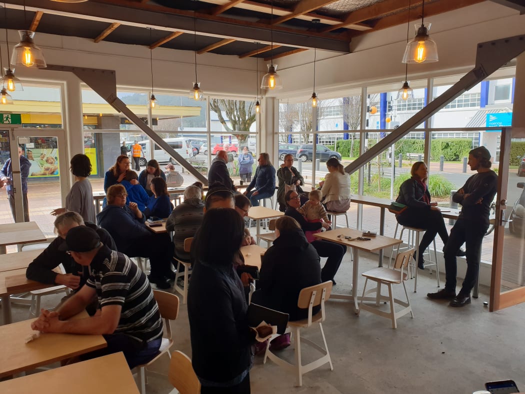 A cafe is opening in the Lower Hutt suburb of Naenae to help provide full-time employment for some inmates after their release.