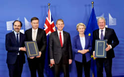 Prime Minister Chris Hipkins, European Commission President Ursula von der Leyen and Trade Minister Damien O’Connor in Brussels, after New Zealand and the European Union signed a Free Trade Agreement.