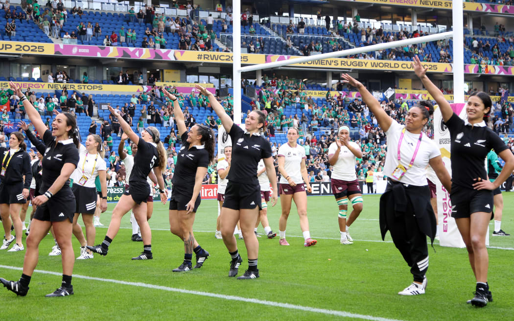 The New Zealand players thanking the fans at full time.  New Zealand Black Ferns v Ireland, Women’s Rugby World Cup 2025 pool match at Brighton & Hove Albion Stadium, Brighton & Hove, United KIngdom on Sunday 7 September 2025.
Photo credit: Matthew Impey / Photosport