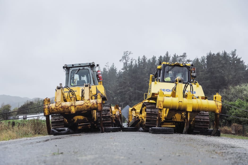 Te Reinga bridge was held up by bulldozers in preparation for a storm on 13 April.