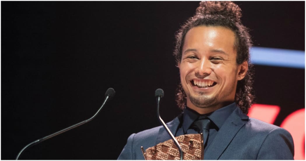 Niuean RnB/Soul/Pop artist Tommy Nee accepting his award for Most Promising Pacific Artist.
