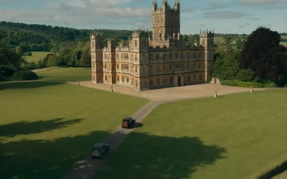 Wide shot of Downton Abbey