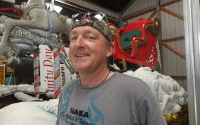 The parade's director says it all came down to Santa not wearing his hat.