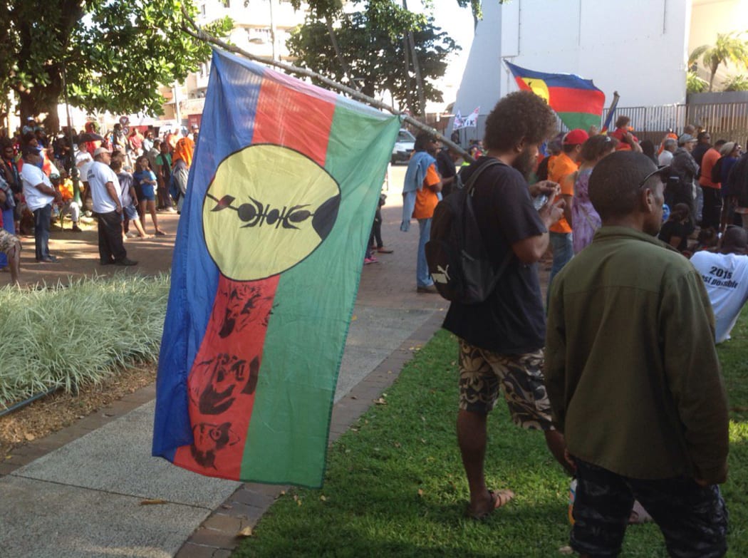 Wednesday 19-07-2017. Protestors in Noumea the Commission politique et citoyenneté du FLNKS et Nationalistes tweeted - "The protest for a right to vote," with an FLNKS flag emoticon.