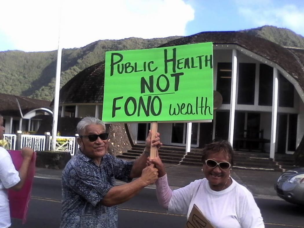 American Samoans protest against plans to almost double lawmakers salaries.