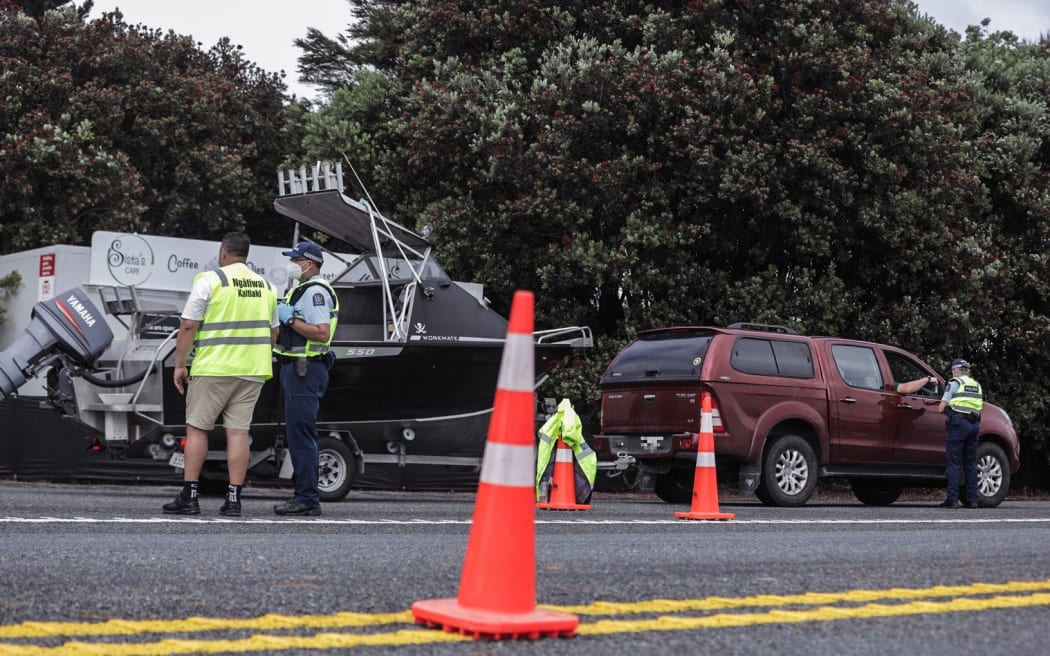 Police with iwi support at a checkpoint on SH1 at Uretiti. It is one of two new short-term checkpoints for northbound traffic set up as the Auckland region boundary opened.