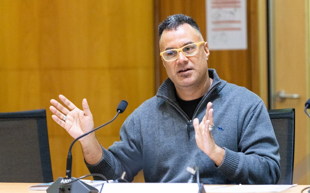 Select committee submissions Polishing laws with both experts and