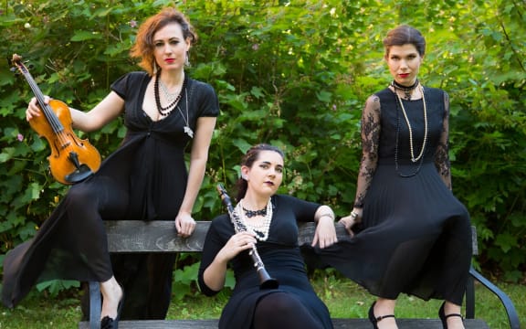 Manu Berkeljon, Anna McGregor, Taru Kurki of Klara Kollectiv.