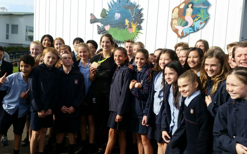 Olympic pole vaulter Eliza McCartney with students from Belmont Intermediate.