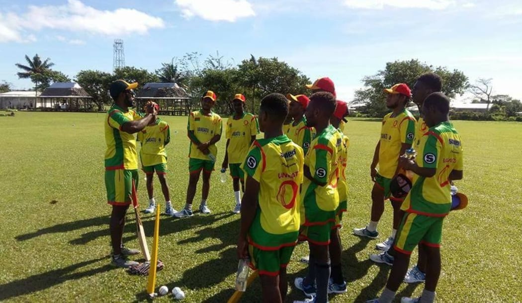 Vanuatu coach Andrew Mansale instructs players at training in Apia.