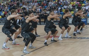 The Tall Blacks perform the haka on their European tour against Great Britain in London, 25.07.2015