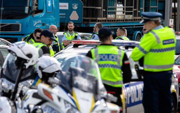 Police gather near the intersection of SH1 and Mill Rd, Bombay, prior to setting up a Covid-19 roadblock.