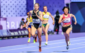 Danielle Aitchison of New Zealand and Yiting Shi of China at the Paris 2024 Paralympics