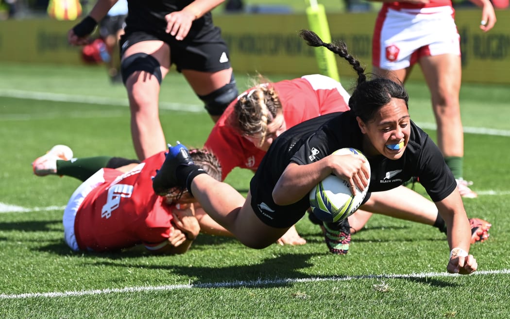 Black Fern Sylvia Brunt scores a try.