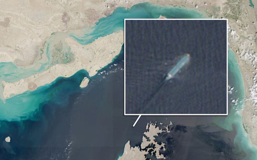 Strait of Hormuz ship traffic remains at standstill despite Iran, US and  Israel ceasefire | RNZ News