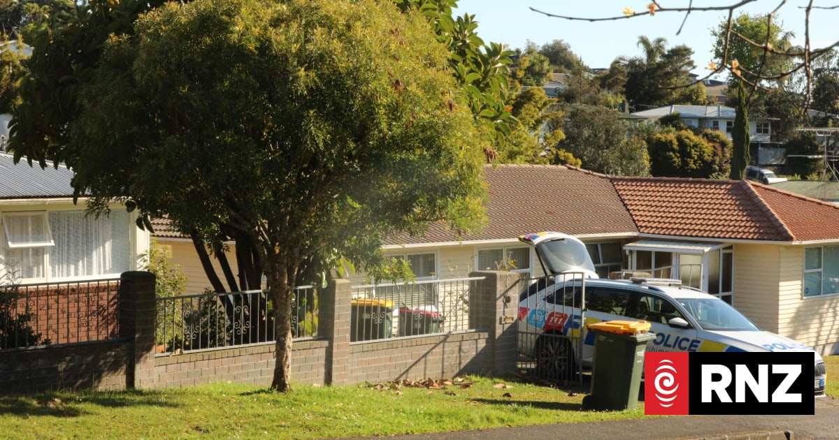 Woman charged in West Auckland triple stabbing to seek insanity defence