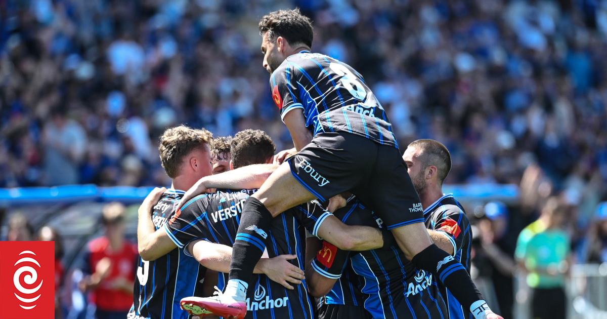 Auckland FC fall short of A-League win against Brisbane Roar in stalemate