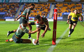 Joseph Manu scores for the Sydney Roosters against the Warriors.