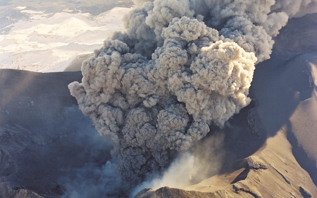 Mt Ruapehu erupts in 1995.