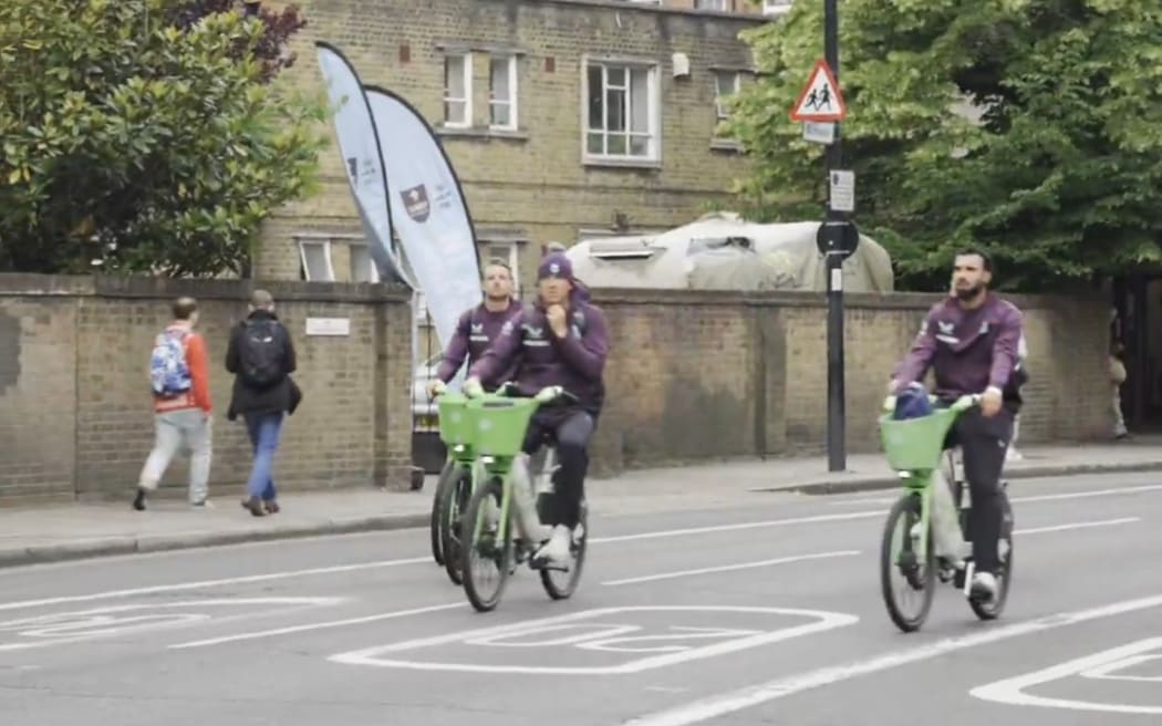 England's players rode hire bikes to get to the ground for the third one-day international against West Indies as their opponents got snarled up in London traffic to force a 30-minute delay to the start at The Oval on Tuesday.
