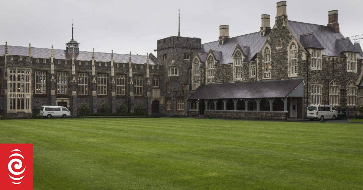 Elite school mishandled allegations about teacher - Vimarsana News