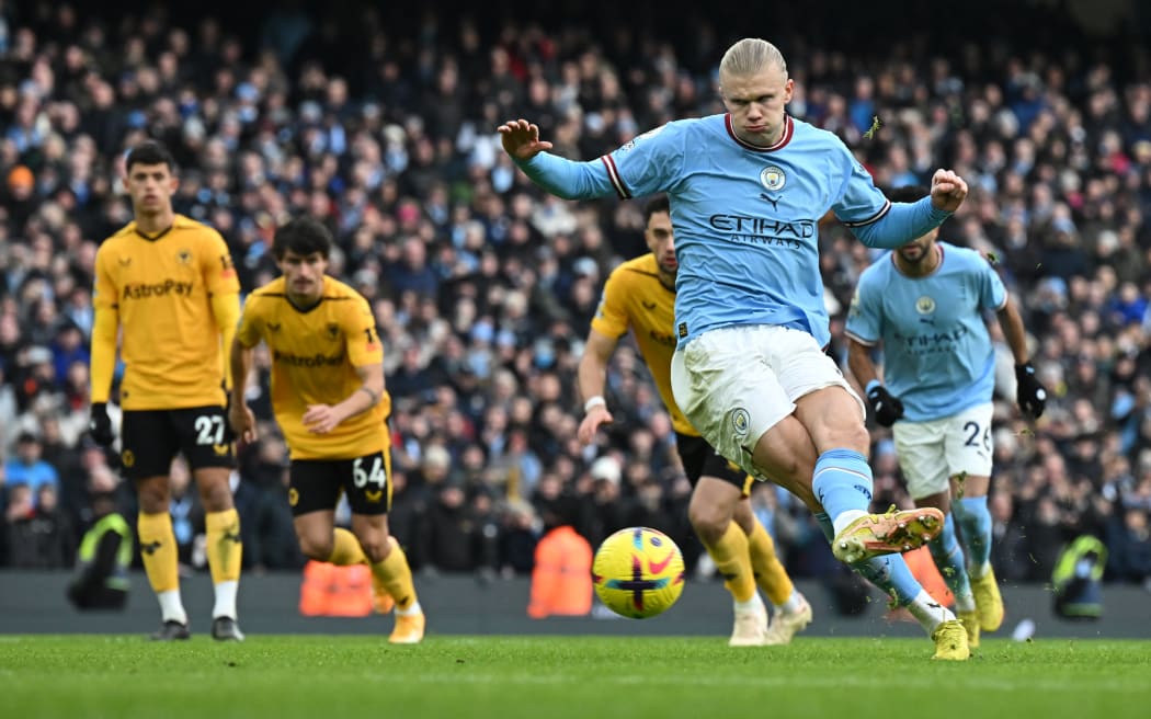 Manchester City's Norwegian striker Erling Haaland shoots a penalty kick and scores his team second goal during the English Premier League football match between Manchester City and Wolverhampton Wanderers  at the Etihad Stadium in Manchester, north west England, on January 22, 2023. (Photo by Paul ELLIS / AFP) / RESTRICTED TO EDITORIAL USE. No use with unauthorized audio, video, data, fixture lists, club/league logos or 'live' services. Online in-match use limited to 120 images. An additional 40 images may be used in extra time. No video emulation. Social media in-match use limited to 120 images. An additional 40 images may be used in extra time. No use in betting publications, games or single club/league/player publications. /
