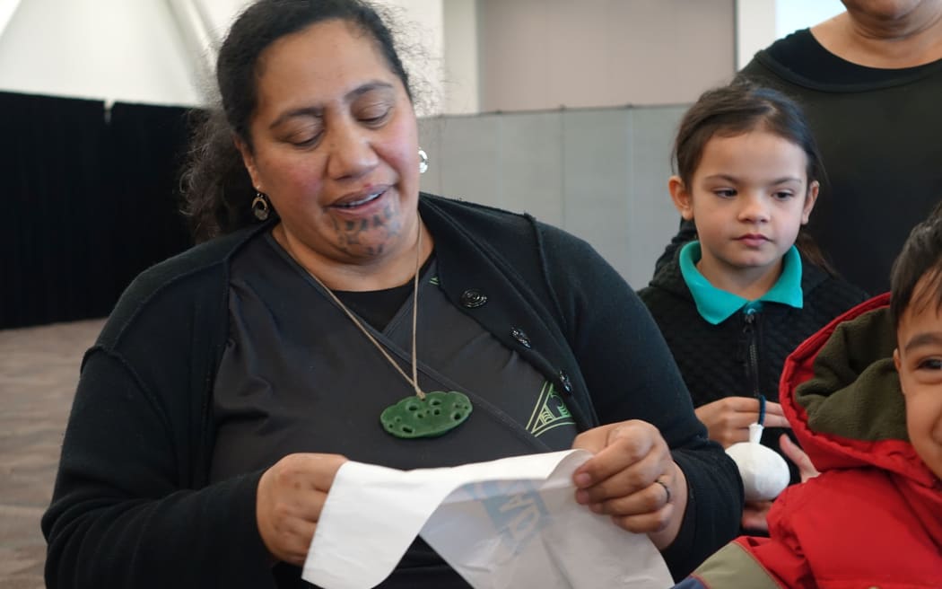 Puhi Nuku taking her poi workshop.