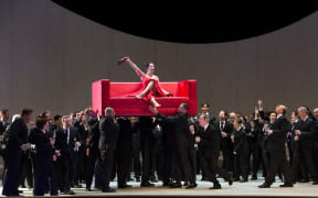 Sonya Yoncheva and the chorus in La Traviata