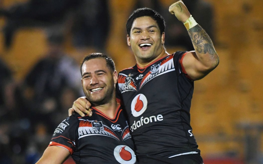 Bodene Thompson celebrates his try with Issac Luke (L).