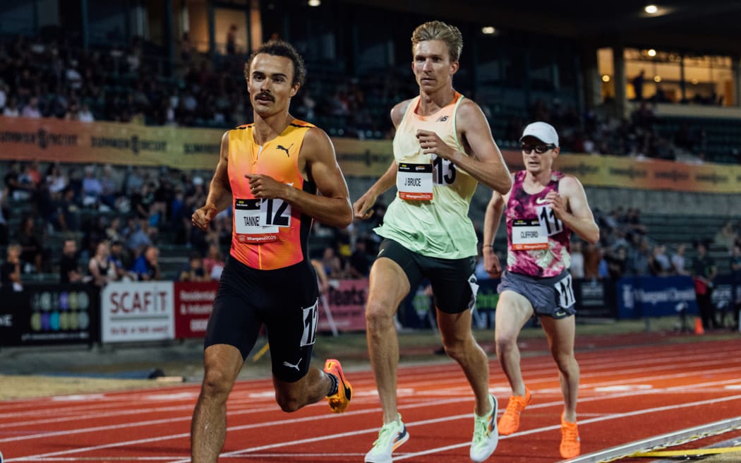 Sam Tanner leading the mile field at the 2025 Cooks Classic in Whanganui.