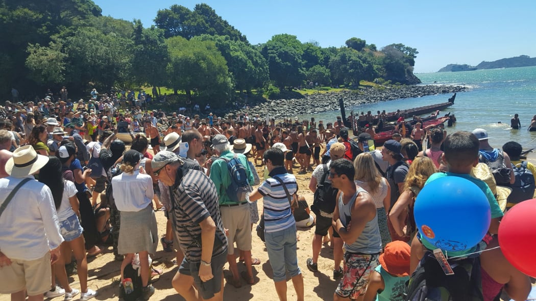 Crowds gather at Hobsons Beach to see the waka crews' haka as Ngatokimatawhaorua returns.