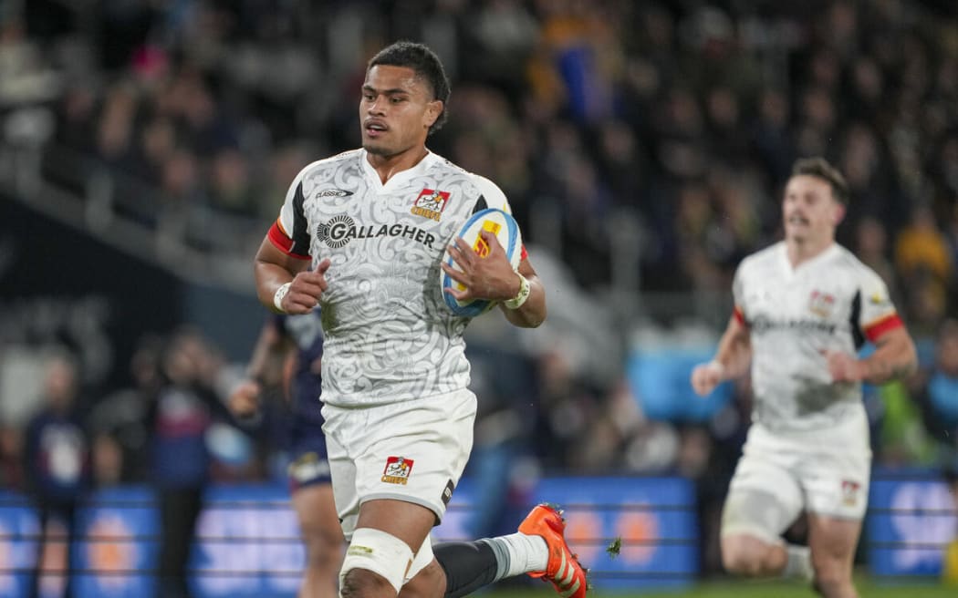 Tupou Vaa'i scores.