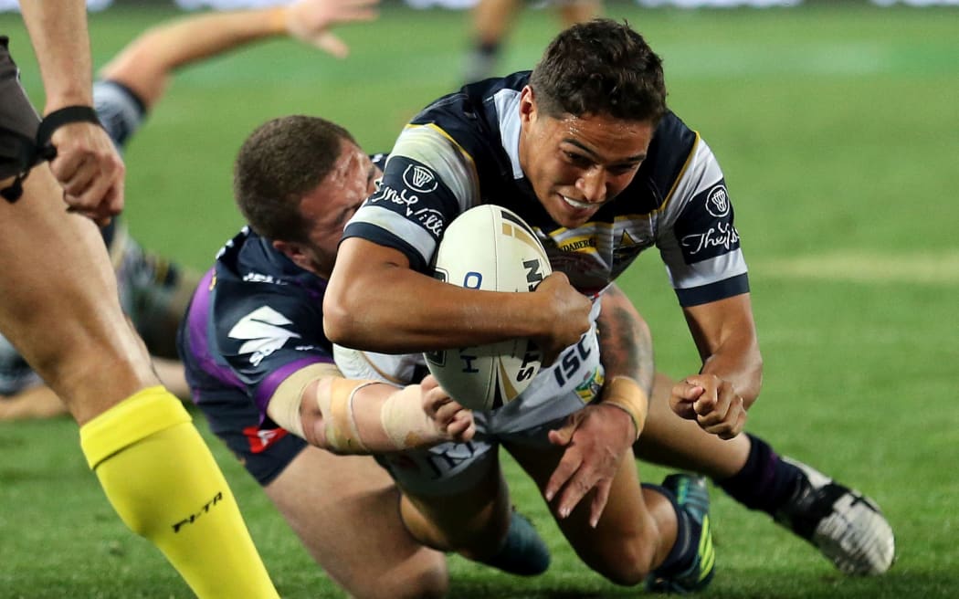 Te Maire Martin beats Kiwis teammate  Kenny Bromwich to score for North Queensland in the NRL grand final.