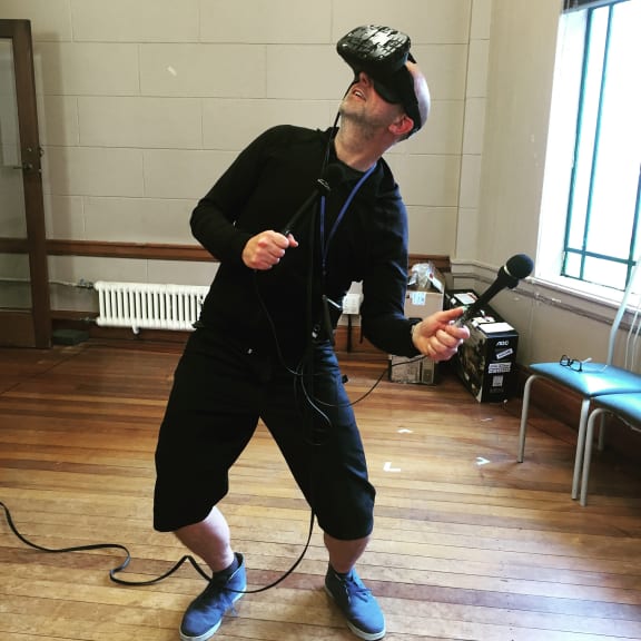 Simon tries out the 8i VR experience