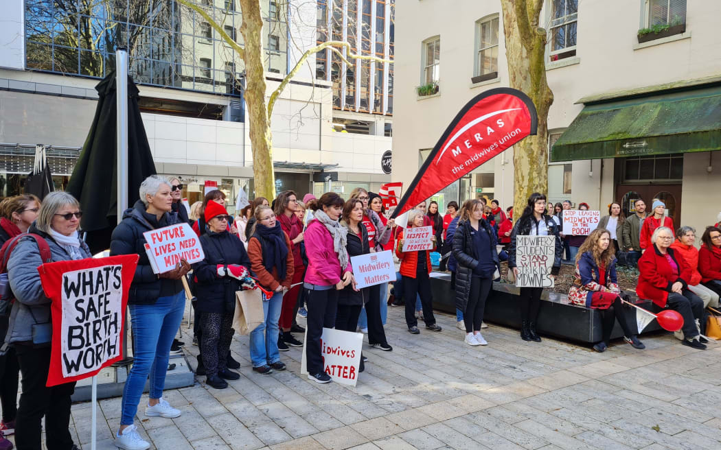 Midwives strike in Auckland