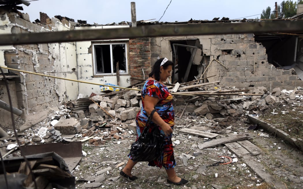 Ukrainian troops have moved in on Donetsk, pounding neighbourhoods in an attempt to drive out pro-Russian separatists.