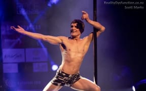 Glynn Owens  Poledancing