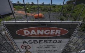 Hobsonville Primary School have asbestos that needs to be removed as soon as possible but some parents say that it should wait till the school holidays so that less children are around once it becomes airbourne.