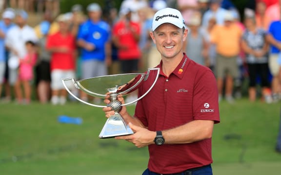 Justin Rose holds up FedEx Cup trophy after the TOUR Championship 2018.