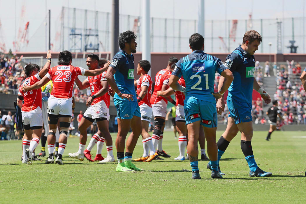 Sunwolves celebrate victory over the Blues