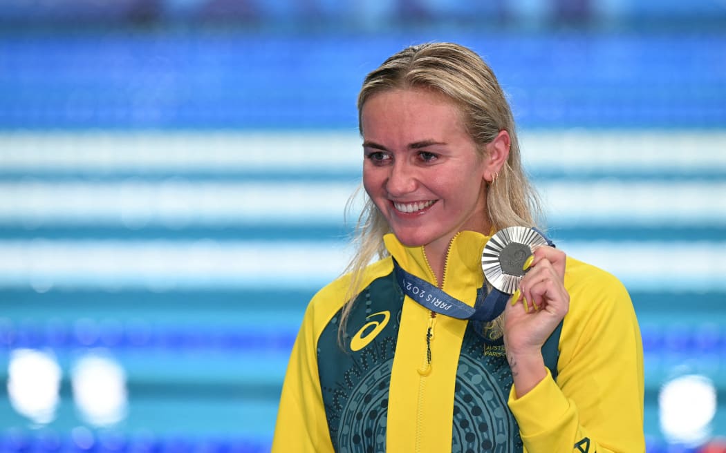 Silver medallist Australia's Ariarne Titmus celebrates during the podium ceremony of the women's 800m freestyle swimming event during the Paris 2024 Olympic Games at the Paris La Defense Arena in Nanterre, west of Paris, on August 3, 2024. (Photo by Jonathan NACKSTRAND / AFP)