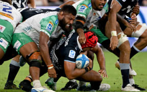 Drua’s Motikiai Murray (L) tackles Waratah’s Langi Gleeson (C) during the Super Rugby Round 3 match between New South Wales Waratahs and Fijian Drua at Allianz Stadium in Sydney on February 28, 2025. (Photo by SAEED KHAN / AFP) / -- IMAGE RESTRICTED TO EDITORIAL USE - STRICTLY NO COMMERCIAL USE --