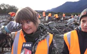 Volunteers help clean up hundreds of kilometres of rubbish on Fox river