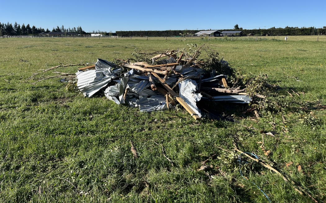 Canterbury weather: Oxford house loses roof 24 Oct 2025