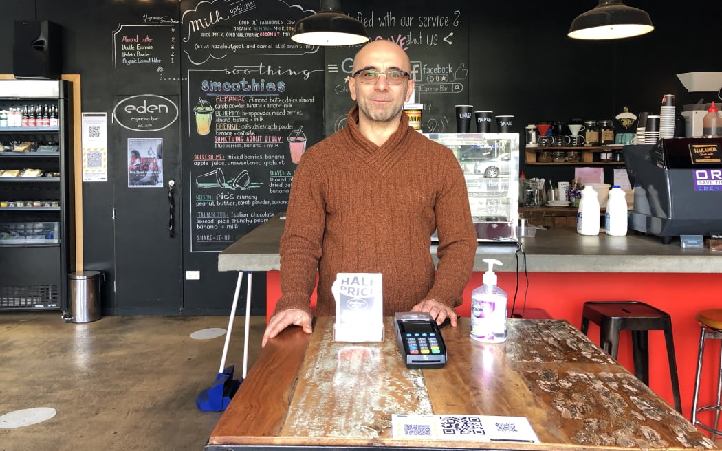 The owner of Eden Espresso, Zafer Isiklar, describes a chaotic morning before Auckland returns to Level3.