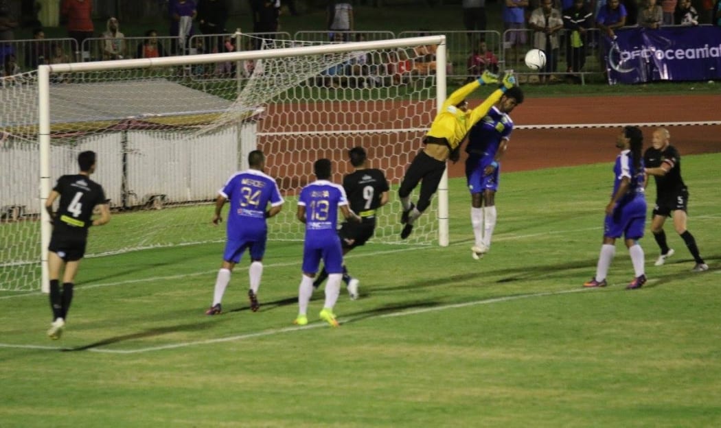 Team Wellington kept the opposition keeper busy against Hienghène Sport in Koné.
