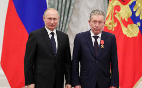 Russia's President Vladimir Putin (L) and Chairman of the Board of Directors of Oil Company Lukoil Ravil Maganov (R) pose for a photo during an awarding ceremony at the Kremlin in Moscow on November 21, 2019. - Russian oil producer Lukoil said on September 1, 2022 its chairman Ravil Maganov had died following a "serious illness", after Russian media cited sources saying the 67-year-old died after falling out of a hospital window. (Photo by Mikhail KLIMENTYEV / SPUTNIK / AFP)