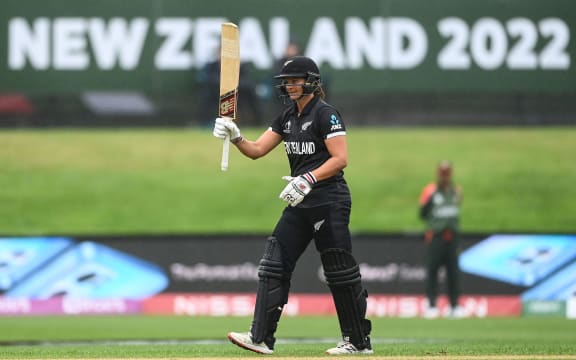 Suzie Bates celebrates a 50 during the Cricket World Cup 2022.