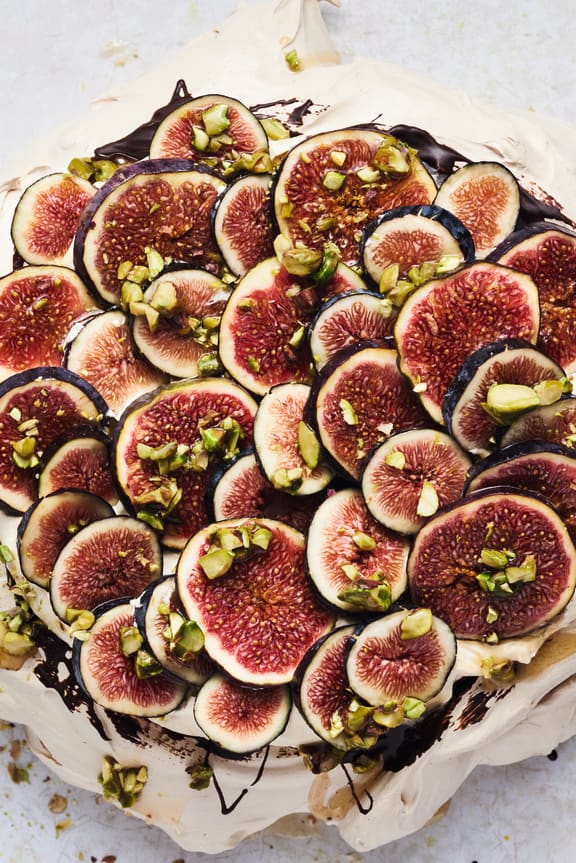 Cinnamon pavlova with praline cream and fresh figs