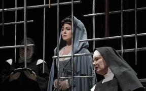 Isabel Leonard as Blanche de la Force and Karita Mattila as Mme de Croissy